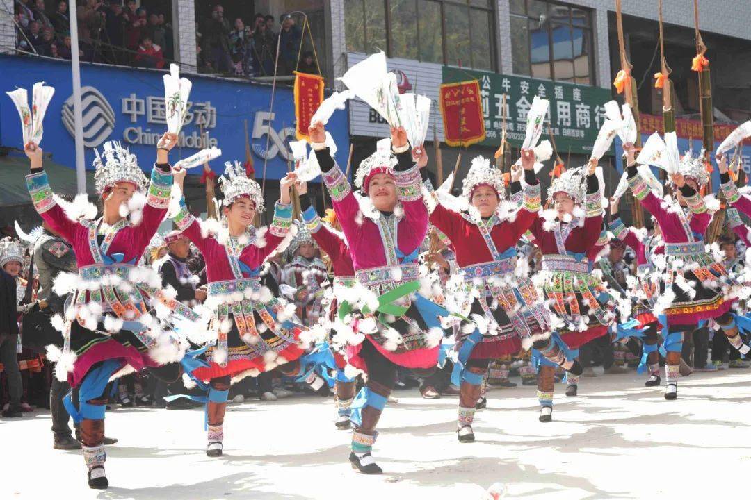 强队挑战：热门球队轮番登场连番较量