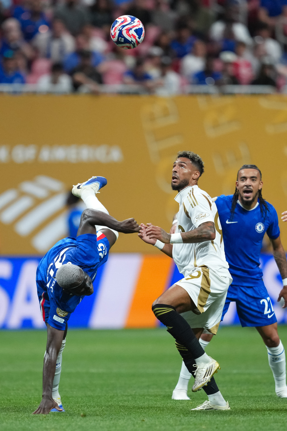 切尔西队在比赛中展现统治力