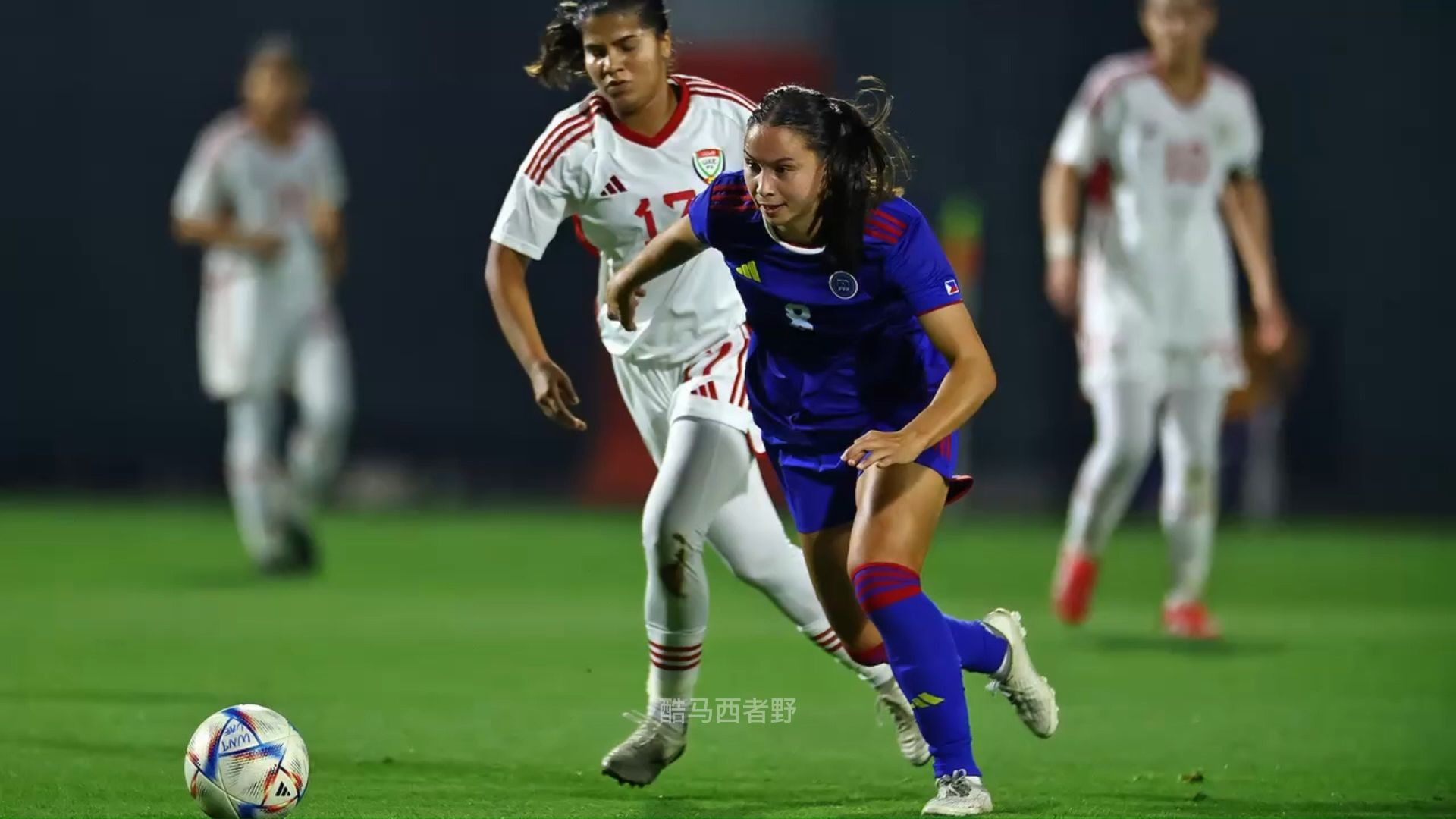 印度尼西亚女足努力奋斗，与对手交锋激烈