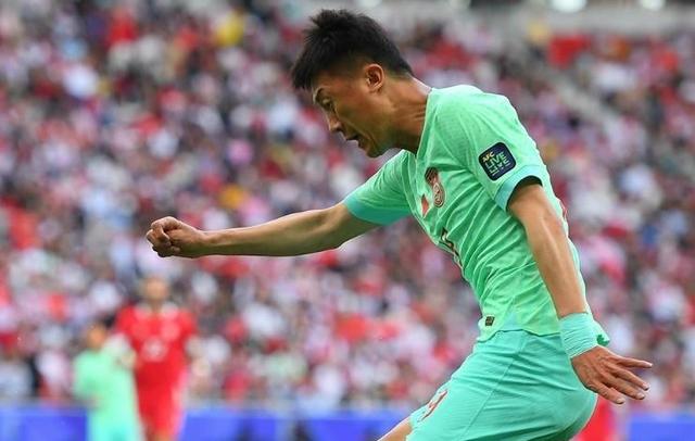 包含武磊赛前列队欢迎泰山，尊重对手尽显风度！的词条